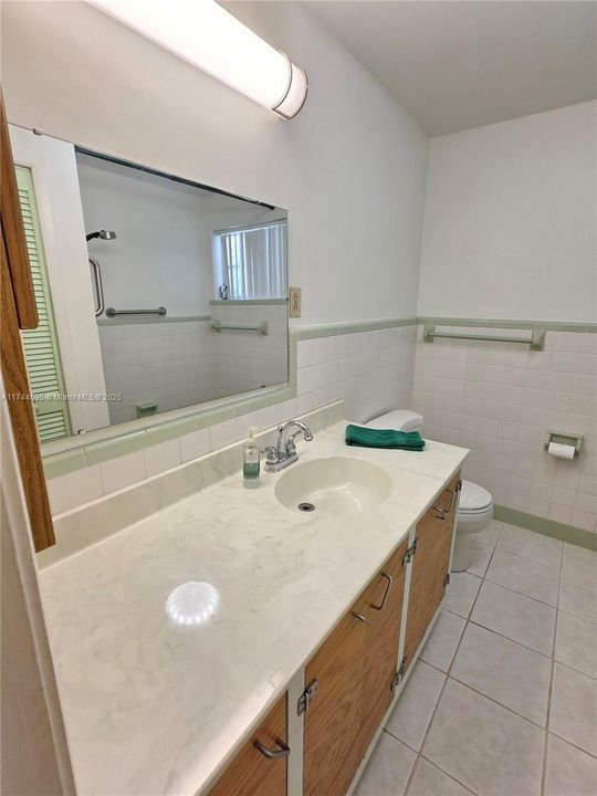 Active With Contract: $295,000 (2 beds, 2 baths, 1371 Square Feet)