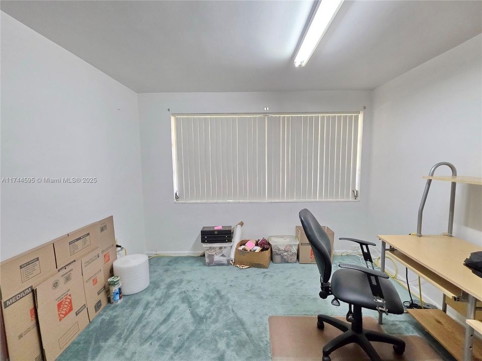 Active With Contract: $295,000 (2 beds, 2 baths, 1371 Square Feet)