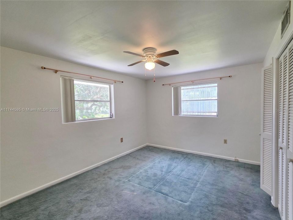 Active With Contract: $295,000 (2 beds, 2 baths, 1371 Square Feet)