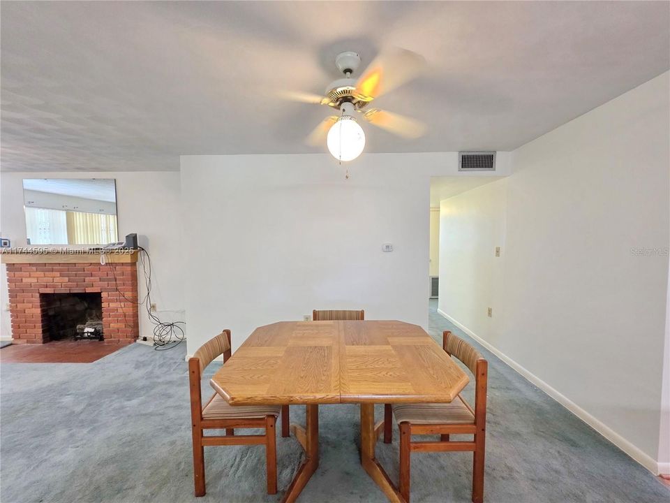 Active With Contract: $295,000 (2 beds, 2 baths, 1371 Square Feet)