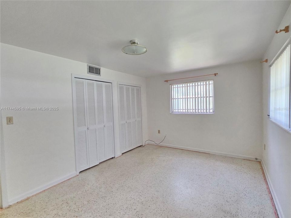 Active With Contract: $295,000 (2 beds, 2 baths, 1371 Square Feet)