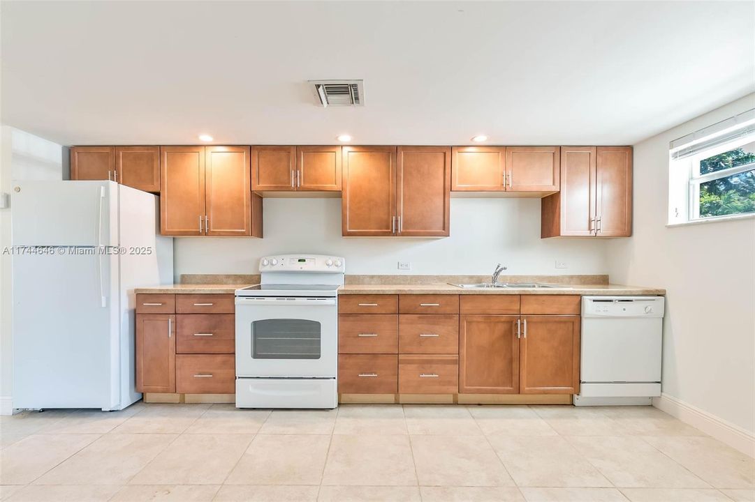 Vendido Recientemente: $299,000 (1 camas, 1 baños, 598 Pies cuadrados)