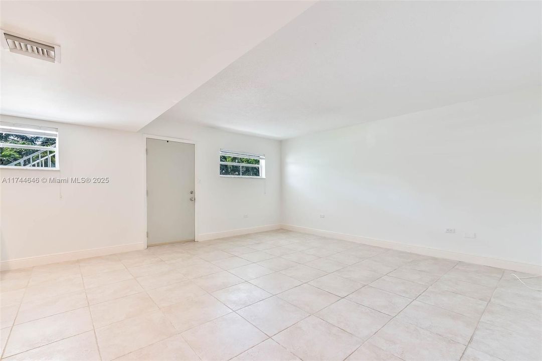 Vendido Recientemente: $299,000 (1 camas, 1 baños, 598 Pies cuadrados)
