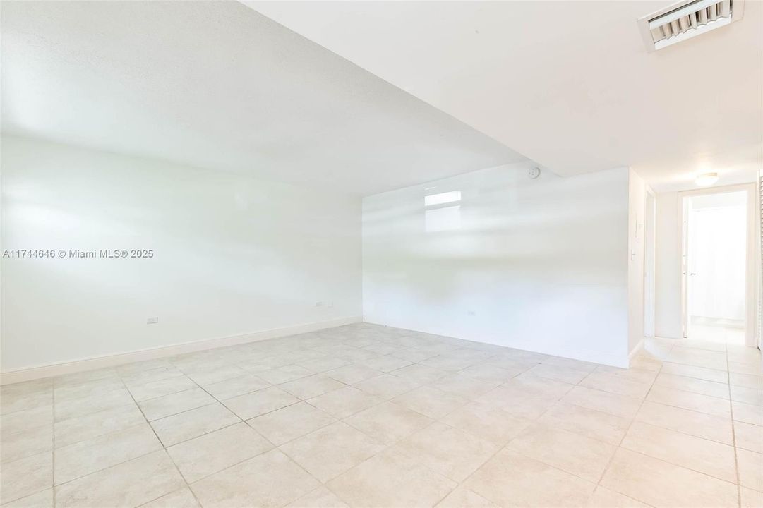 Vendido Recientemente: $299,000 (1 camas, 1 baños, 598 Pies cuadrados)