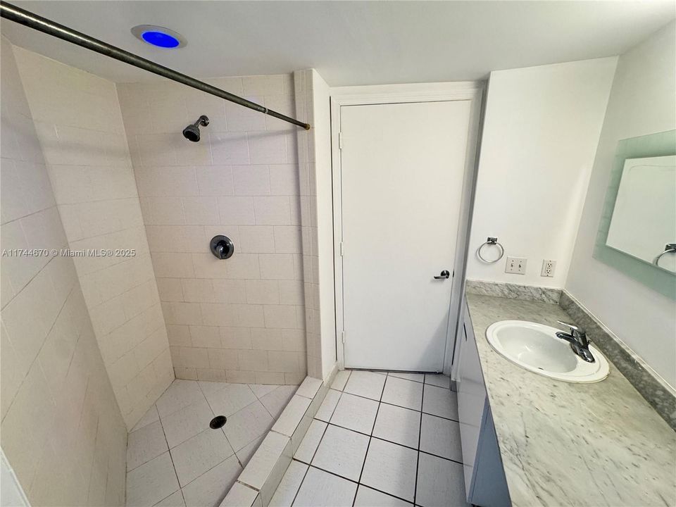 Недавно арендовано: $3,650 (2 спален, 2 ванн, 1470 Квадратных фут)