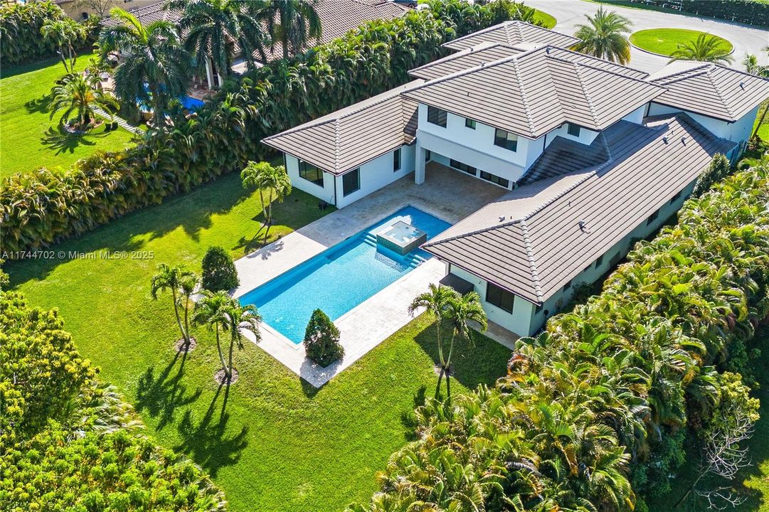 最近售出: $3,850,000 (7 贝兹, 7 浴室, 6428 平方英尺)