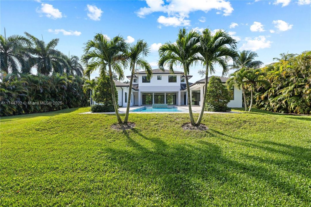 最近售出: $3,850,000 (7 贝兹, 7 浴室, 6428 平方英尺)