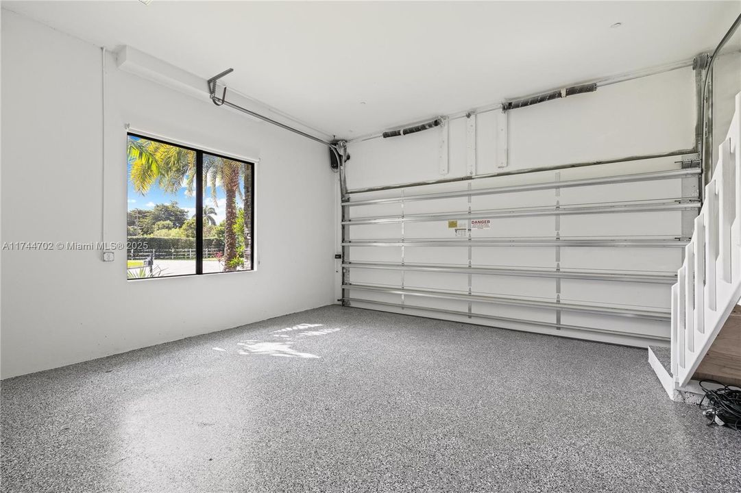 最近售出: $3,850,000 (7 贝兹, 7 浴室, 6428 平方英尺)