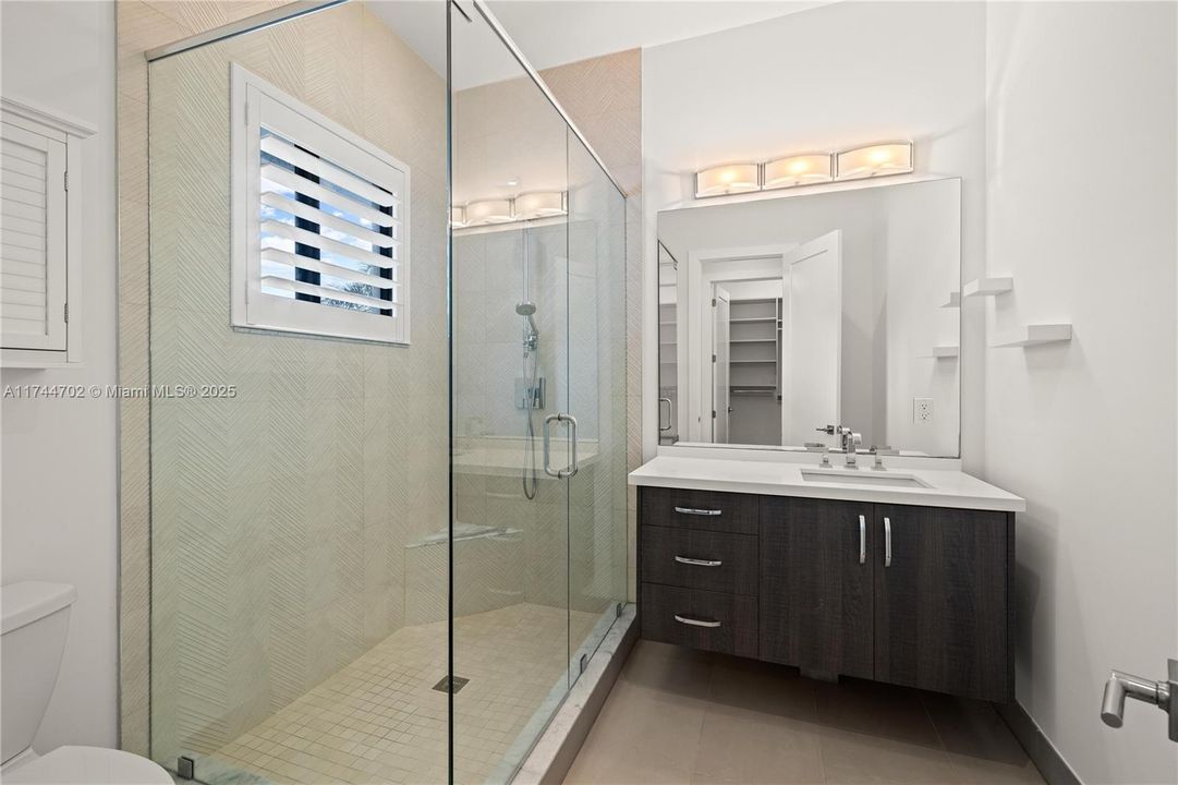 最近售出: $3,850,000 (7 贝兹, 7 浴室, 6428 平方英尺)