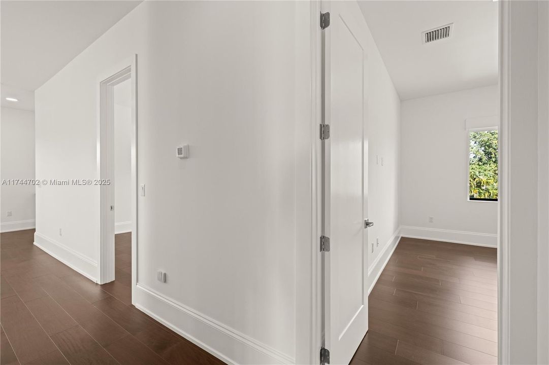 最近售出: $3,850,000 (7 贝兹, 7 浴室, 6428 平方英尺)