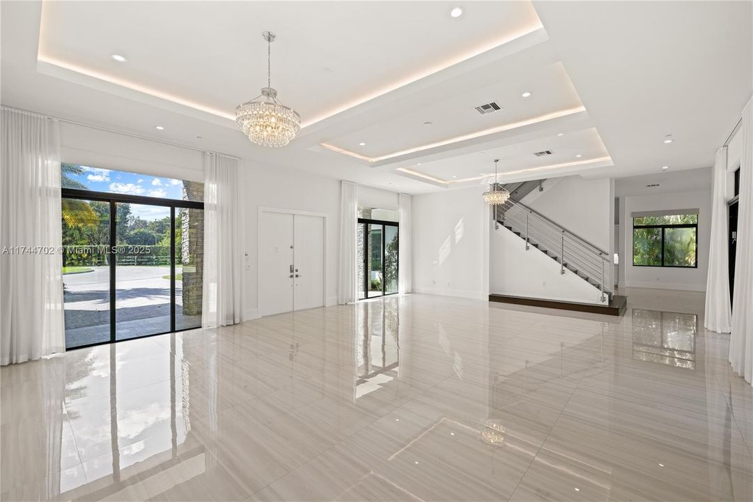 最近售出: $3,850,000 (7 贝兹, 7 浴室, 6428 平方英尺)