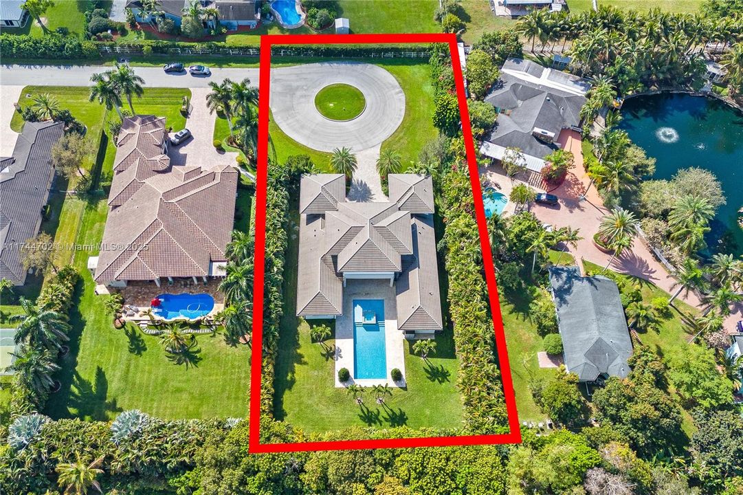 最近售出: $3,850,000 (7 贝兹, 7 浴室, 6428 平方英尺)