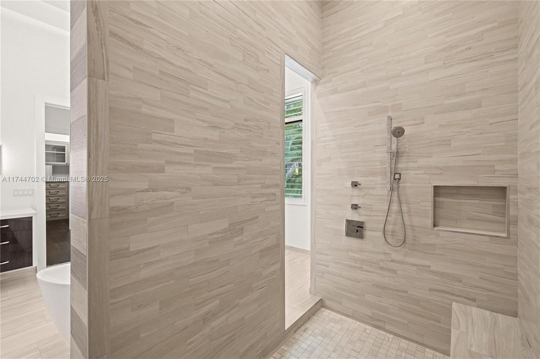 Walk-in dual shower