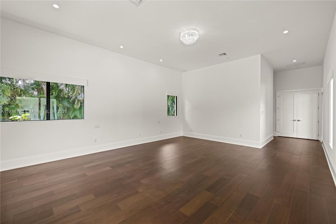 looking at entrance to bedroom.