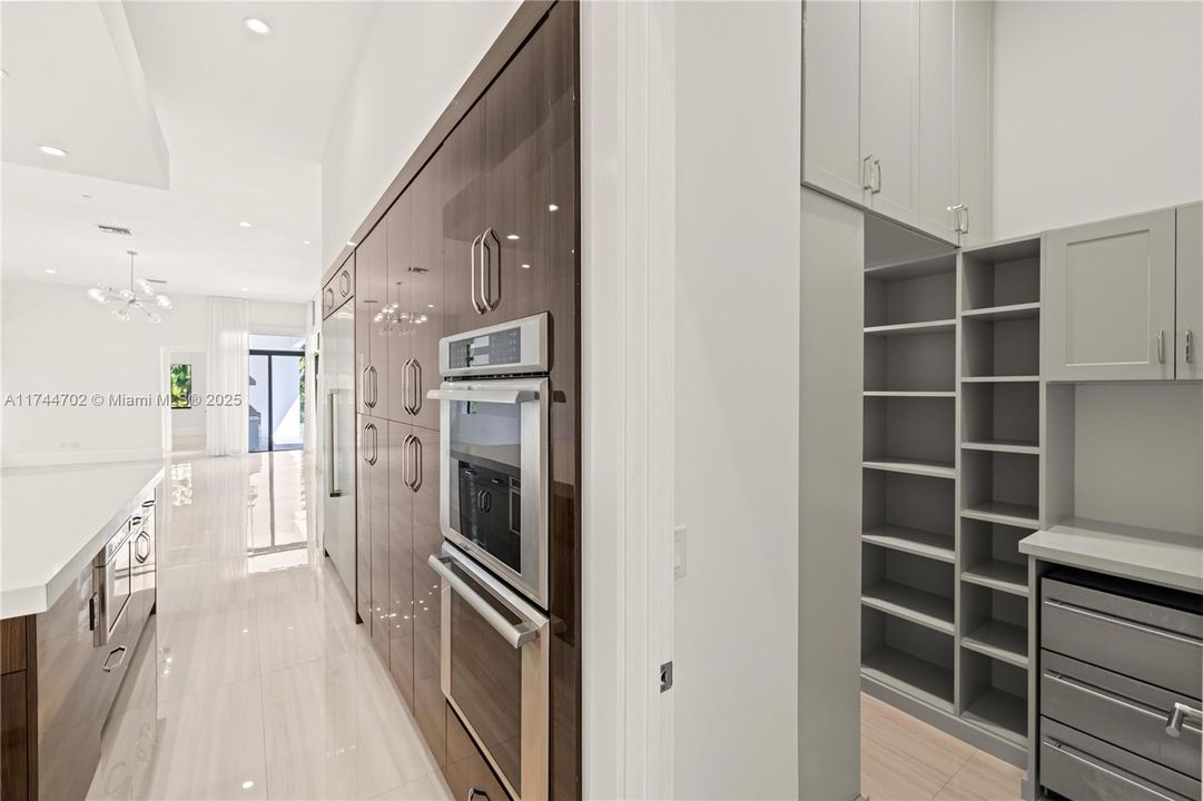 Kitchen & walk-in pantry