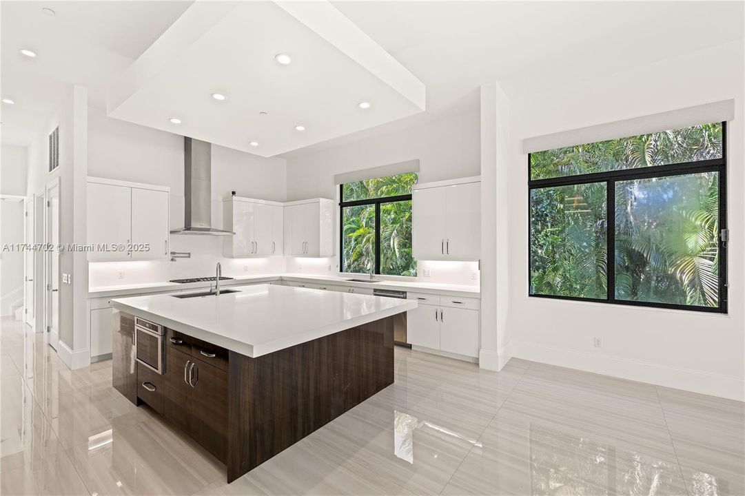 最近售出: $3,850,000 (7 贝兹, 7 浴室, 6428 平方英尺)