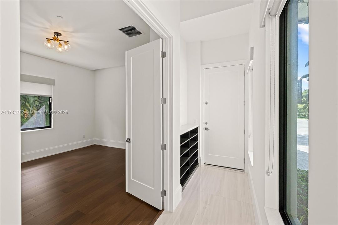 Guest room #2 / office/den