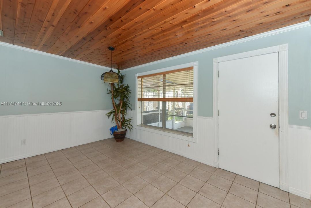 最近租的: $2,100 (2 贝兹, 1 浴室, 1044 平方英尺)