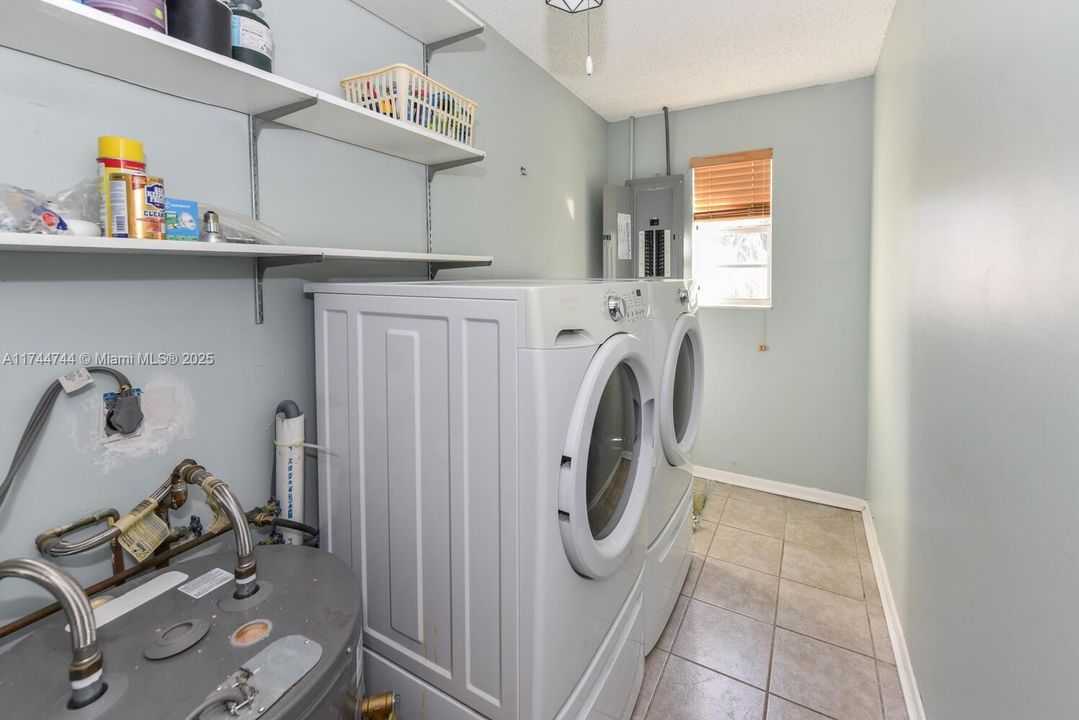 最近租的: $2,100 (2 贝兹, 1 浴室, 1044 平方英尺)