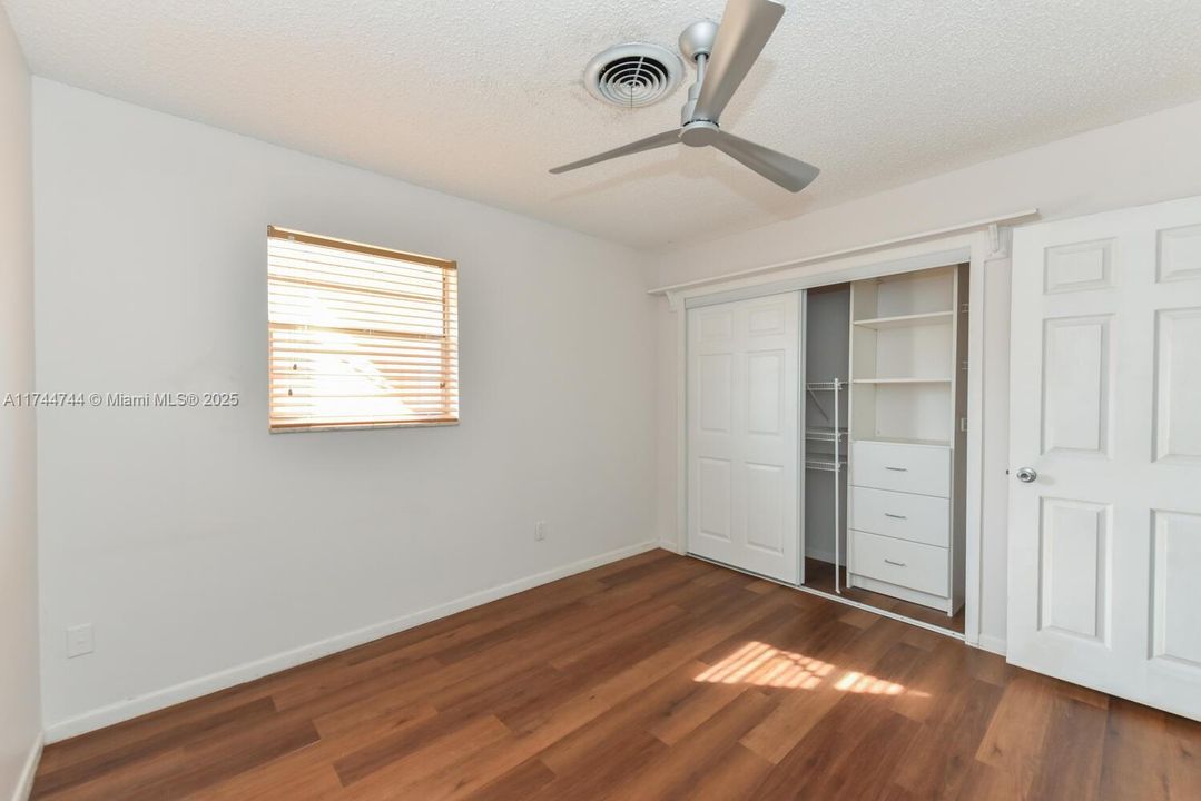 最近租的: $2,100 (2 贝兹, 1 浴室, 1044 平方英尺)