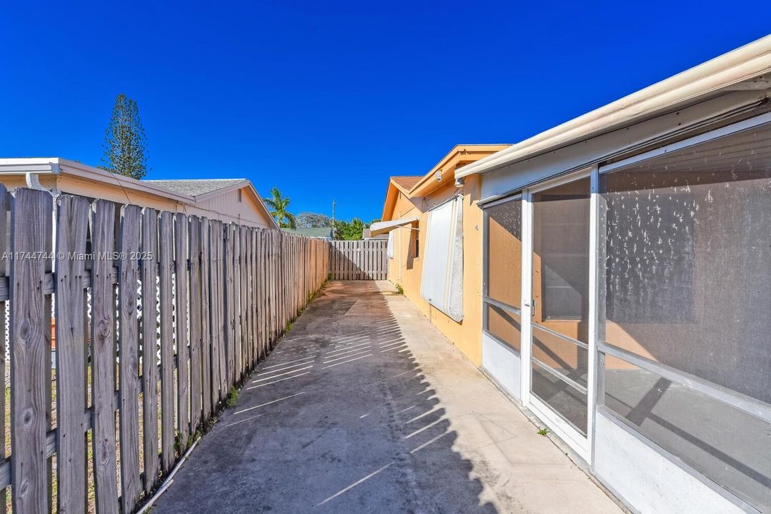 最近租的: $2,100 (2 贝兹, 1 浴室, 1044 平方英尺)