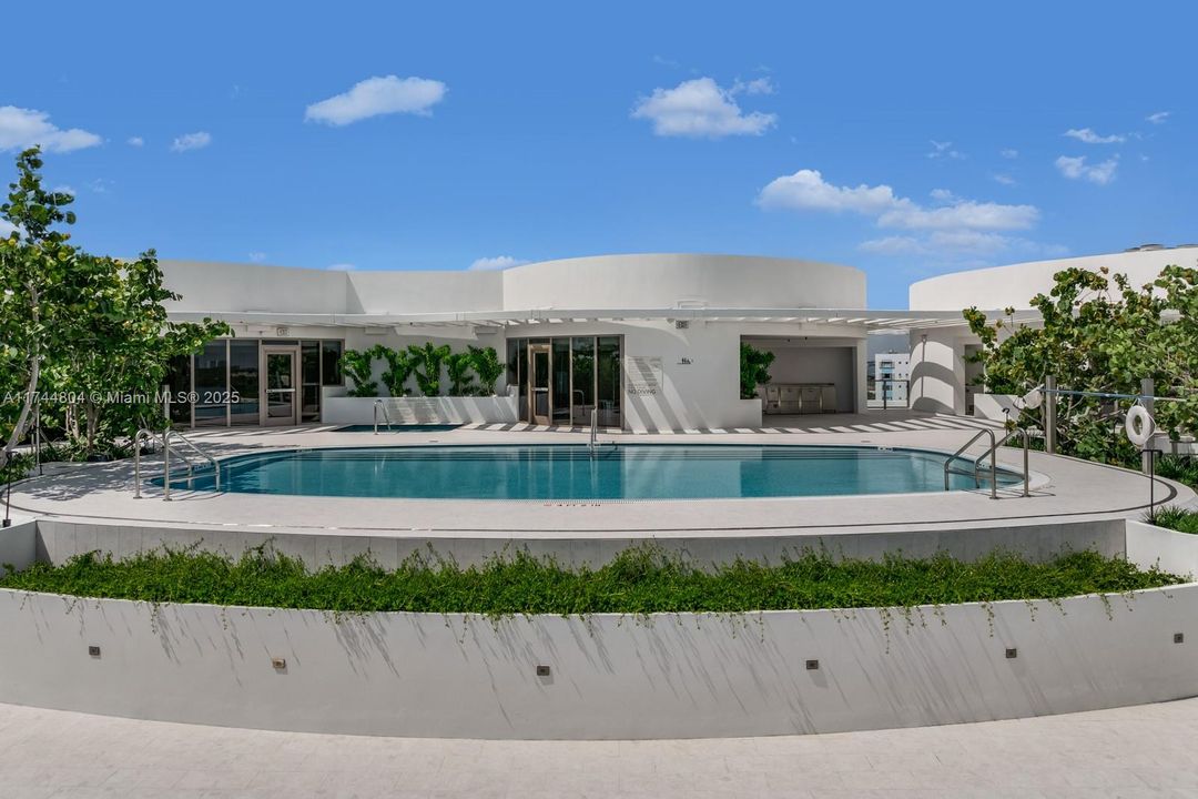 最近售出: $5,970,000 (4 贝兹, 4 浴室, 3174 平方英尺)