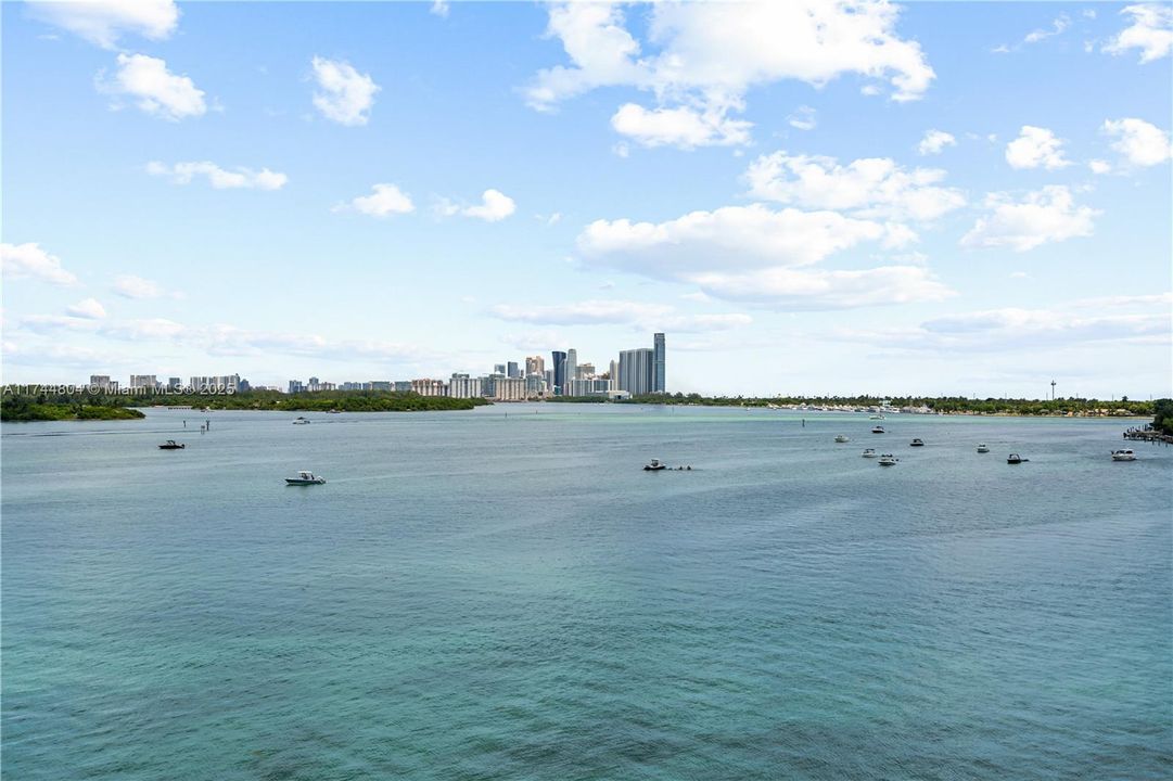 最近售出: $5,970,000 (4 贝兹, 4 浴室, 3174 平方英尺)