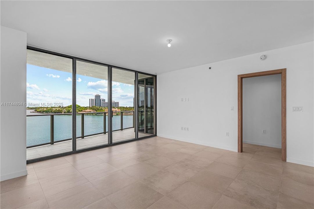 最近售出: $5,970,000 (4 贝兹, 4 浴室, 3174 平方英尺)