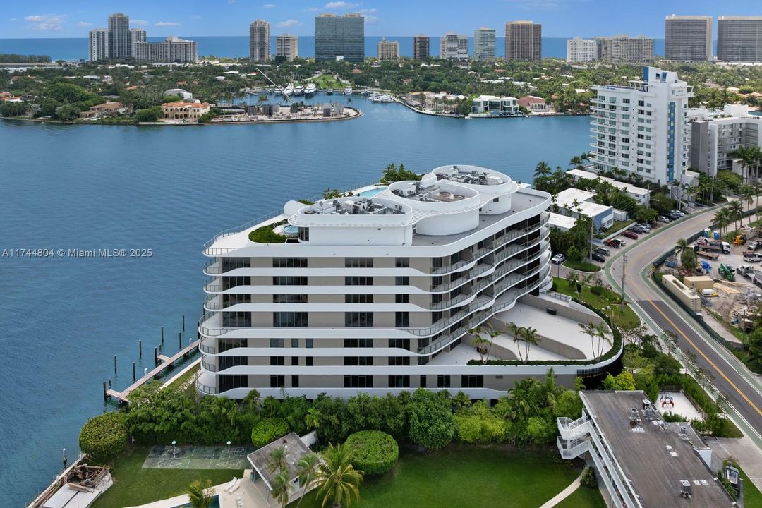 最近售出: $5,970,000 (4 贝兹, 4 浴室, 3174 平方英尺)