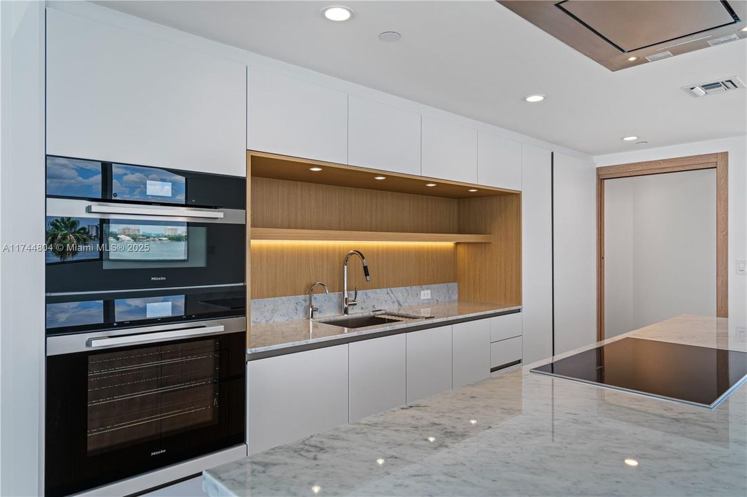 最近售出: $5,970,000 (4 贝兹, 4 浴室, 3174 平方英尺)