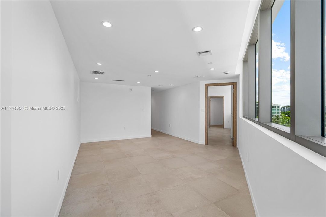 最近售出: $5,970,000 (4 贝兹, 4 浴室, 3174 平方英尺)