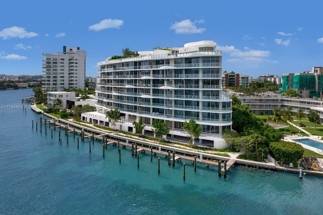 最近售出: $5,970,000 (4 贝兹, 4 浴室, 3174 平方英尺)