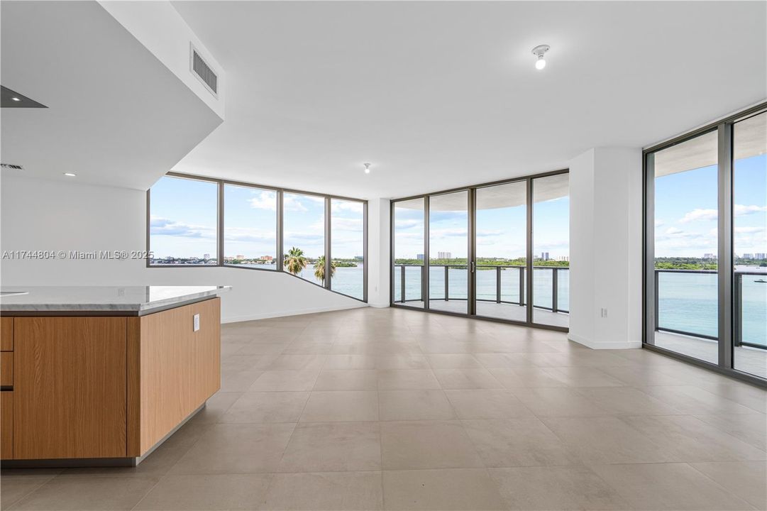 最近售出: $5,970,000 (4 贝兹, 4 浴室, 3174 平方英尺)