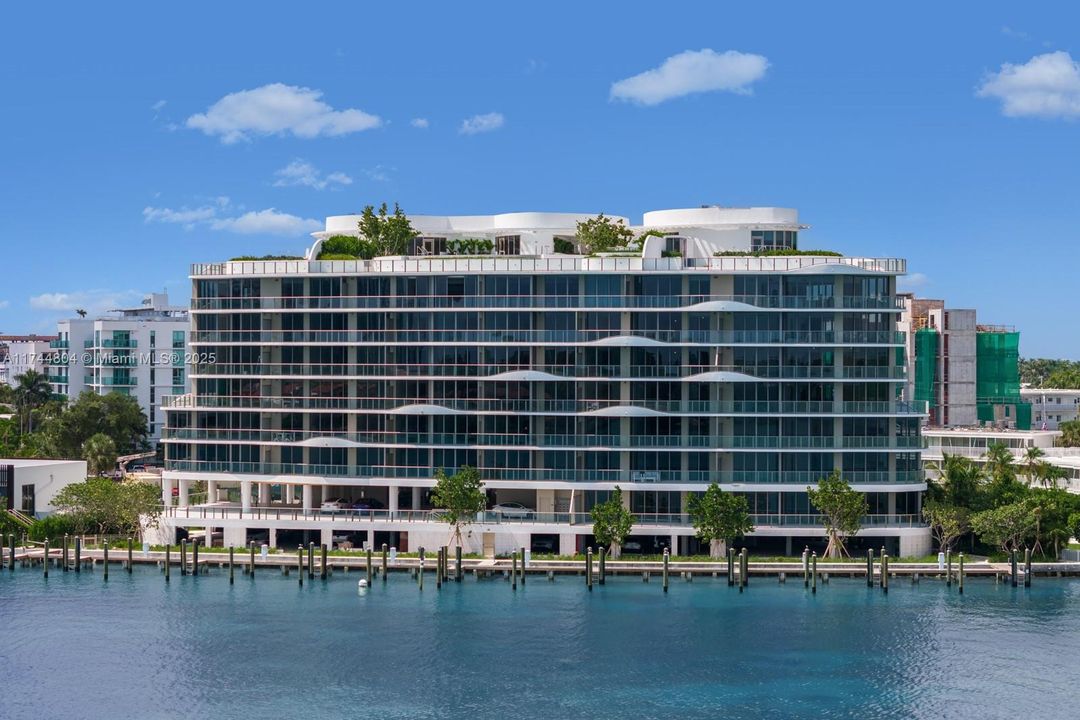 最近售出: $5,970,000 (4 贝兹, 4 浴室, 3174 平方英尺)