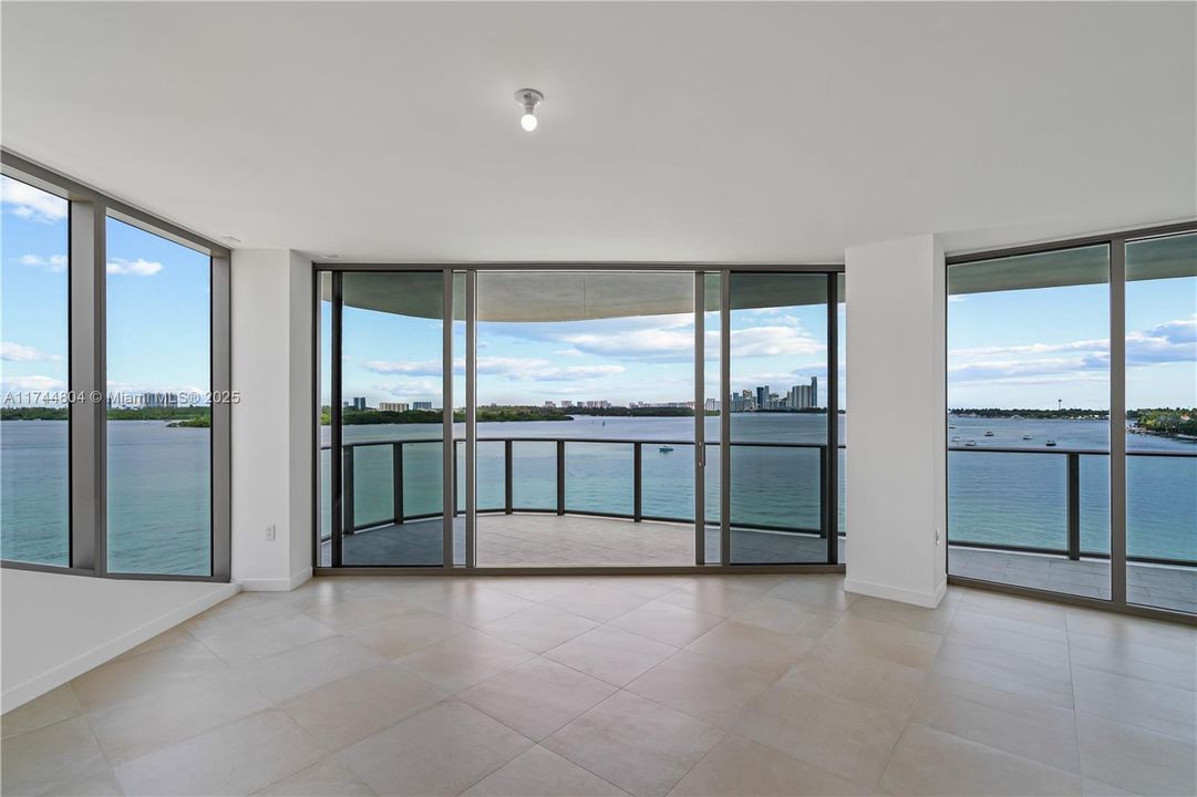 最近售出: $5,970,000 (4 贝兹, 4 浴室, 3174 平方英尺)