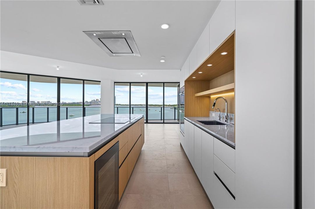 最近售出: $5,970,000 (4 贝兹, 4 浴室, 3174 平方英尺)