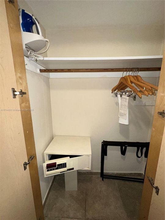 For Sale: $135,000 (0 beds, 1 baths, 360 Square Feet)