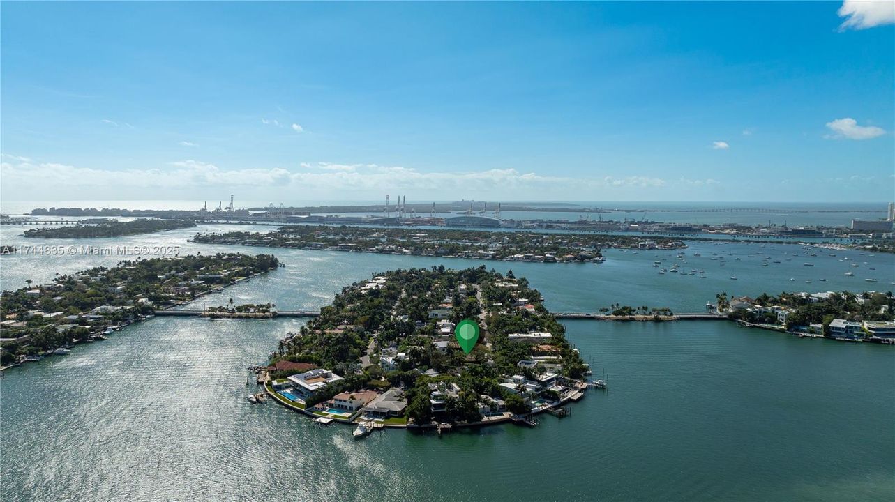 На продажу: $2,899,000 (5 спален, 5 ванн, 0 Квадратных фут)