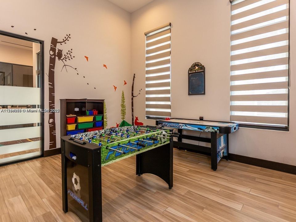 最近租的: $7,000 (5 贝兹, 3 浴室, 3050 平方英尺)