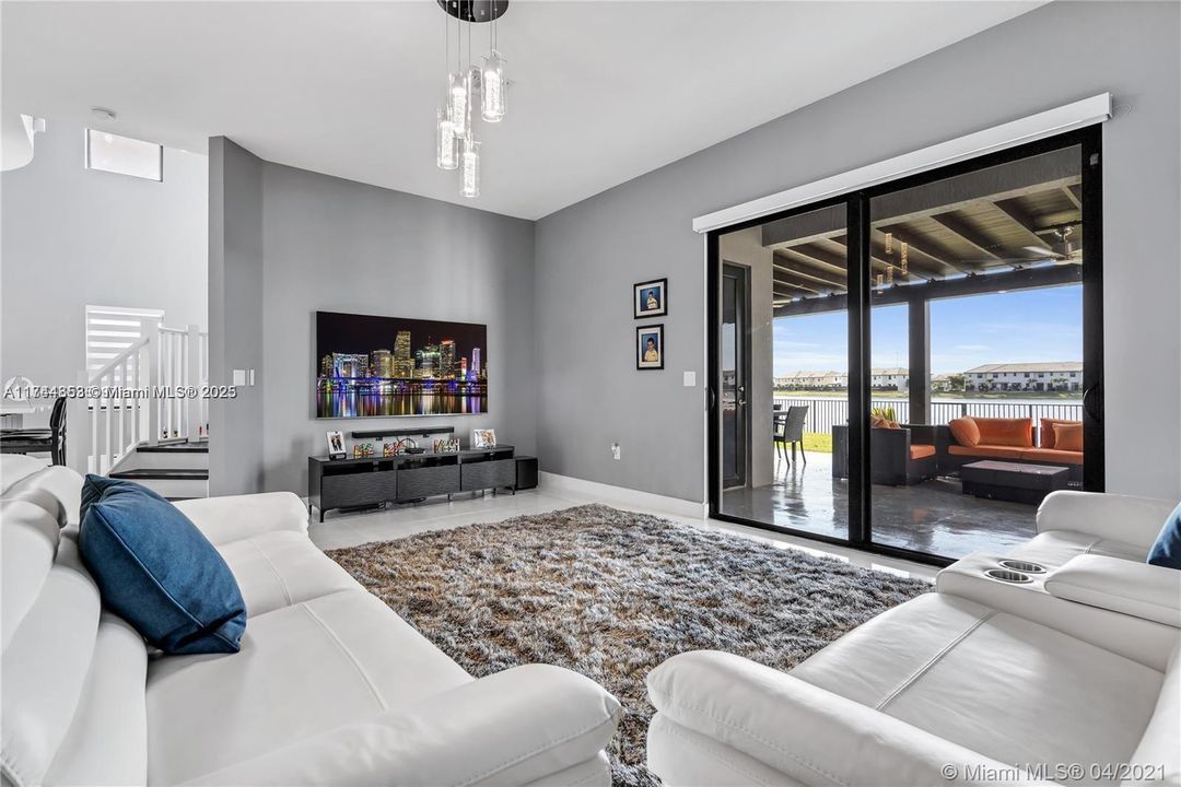 最近租的: $7,000 (5 贝兹, 3 浴室, 3050 平方英尺)