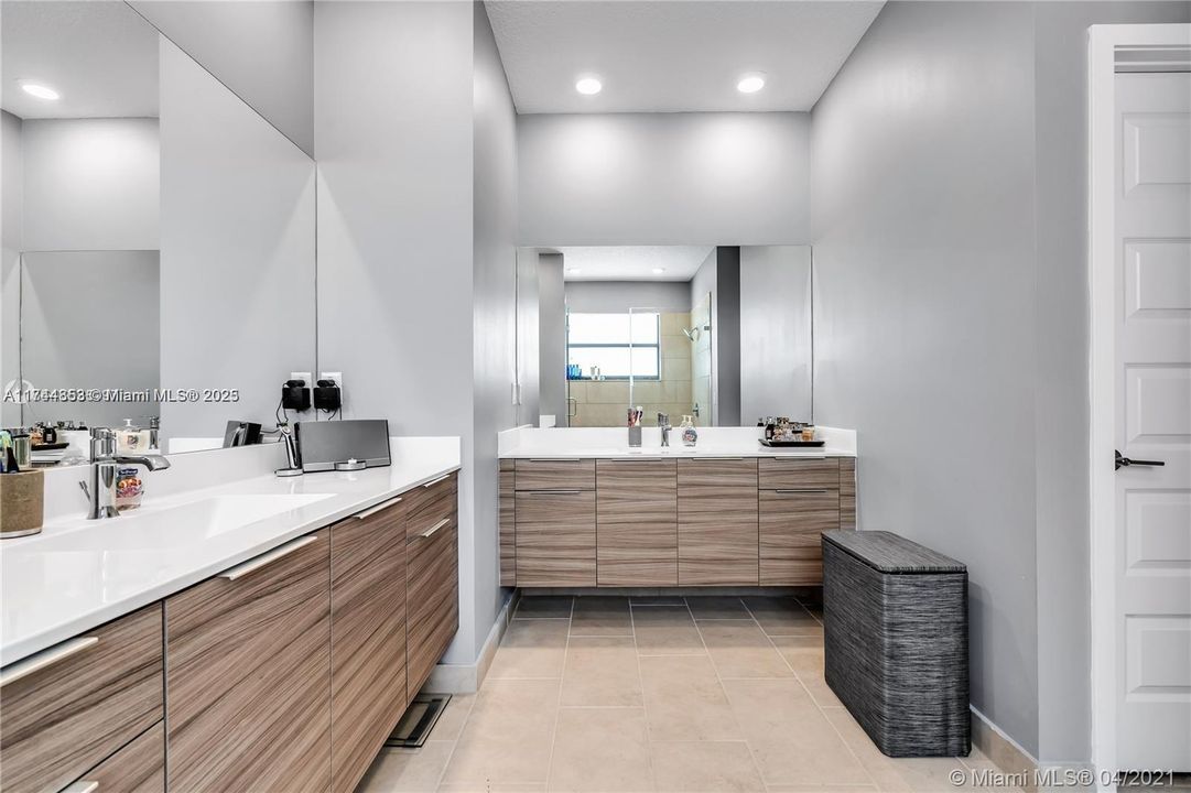 最近租的: $7,000 (5 贝兹, 3 浴室, 3050 平方英尺)