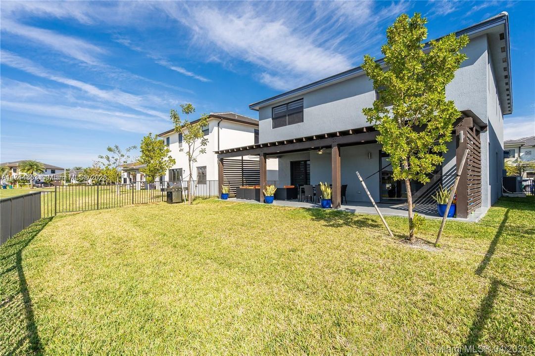 最近租的: $7,000 (5 贝兹, 3 浴室, 3050 平方英尺)