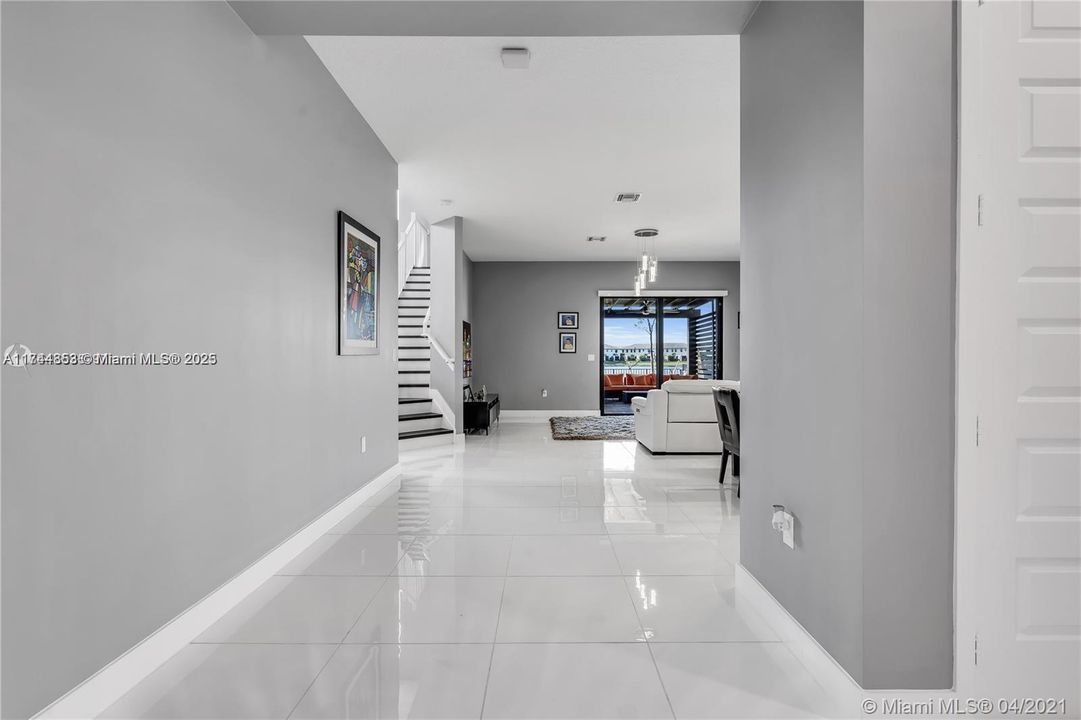 最近租的: $7,000 (5 贝兹, 3 浴室, 3050 平方英尺)