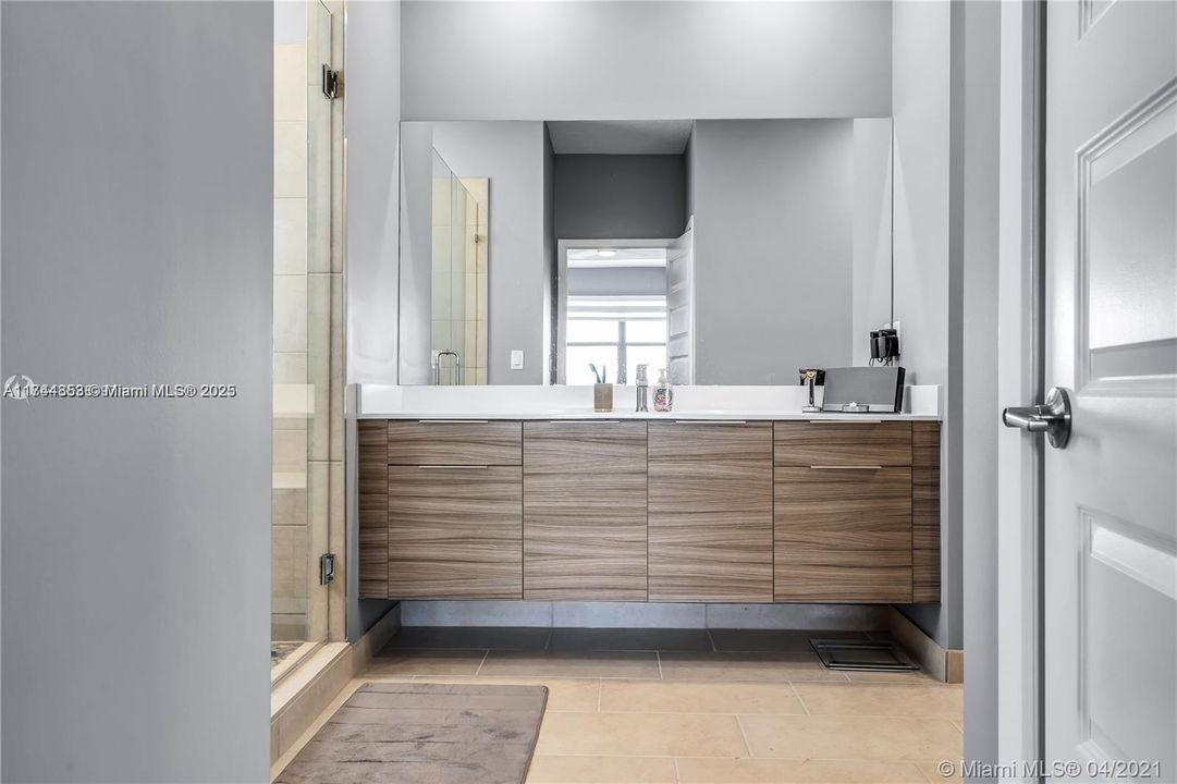 最近租的: $7,000 (5 贝兹, 3 浴室, 3050 平方英尺)