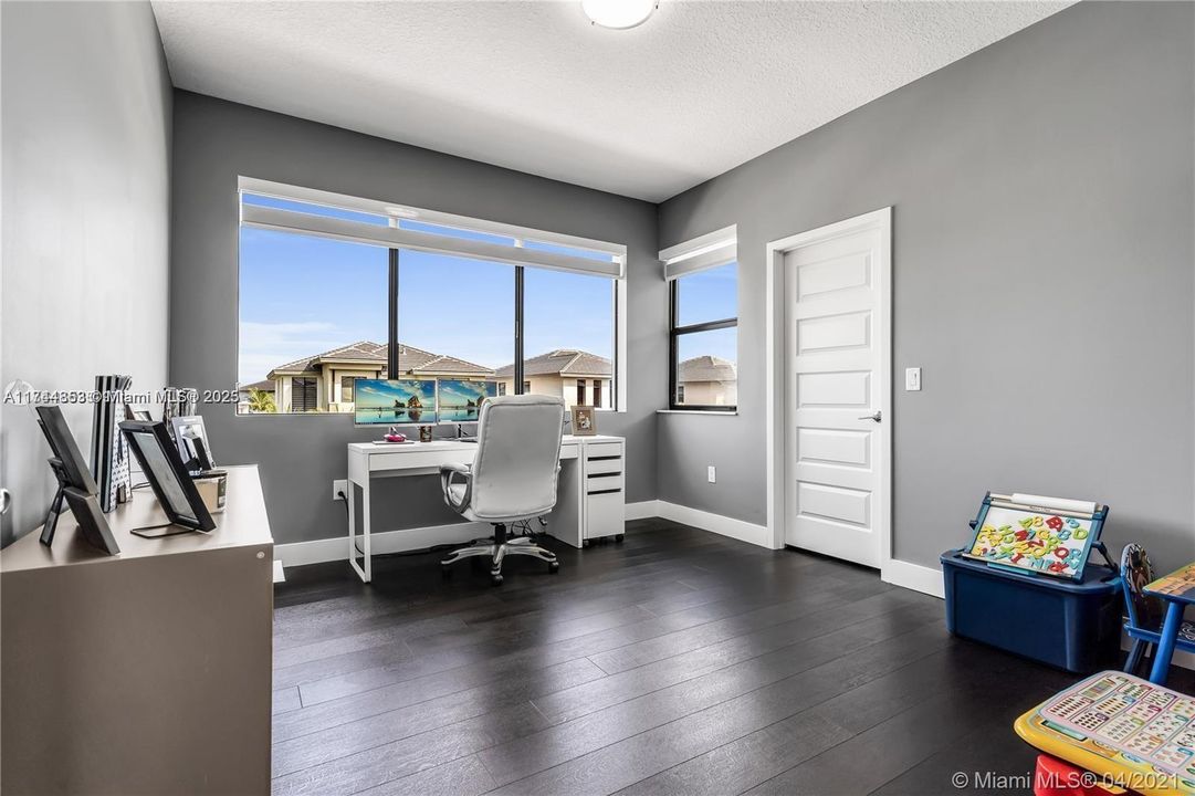 最近租的: $7,000 (5 贝兹, 3 浴室, 3050 平方英尺)