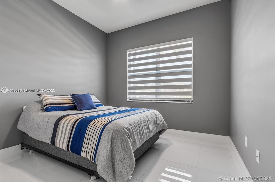 最近租的: $7,000 (5 贝兹, 3 浴室, 3050 平方英尺)