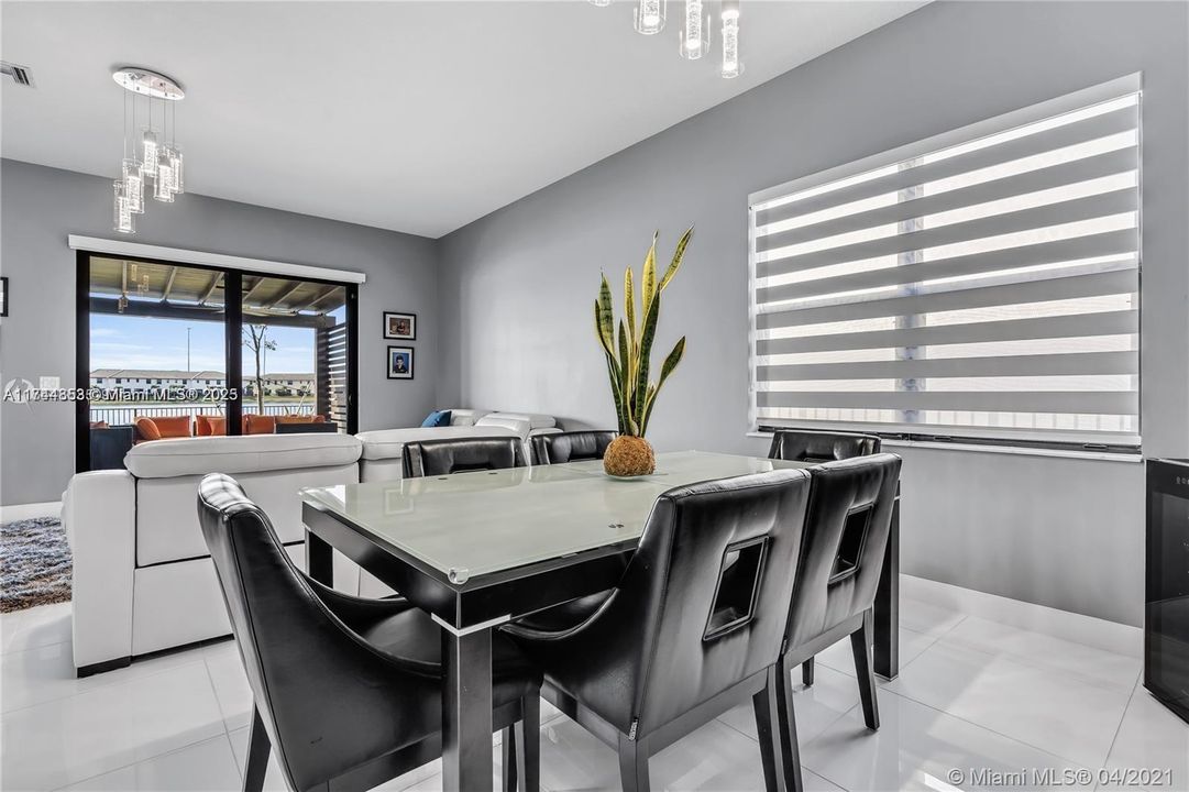 最近租的: $7,000 (5 贝兹, 3 浴室, 3050 平方英尺)