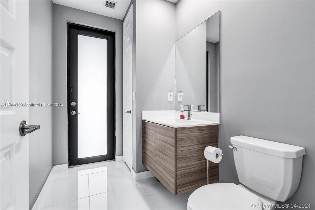 最近租的: $7,000 (5 贝兹, 3 浴室, 3050 平方英尺)