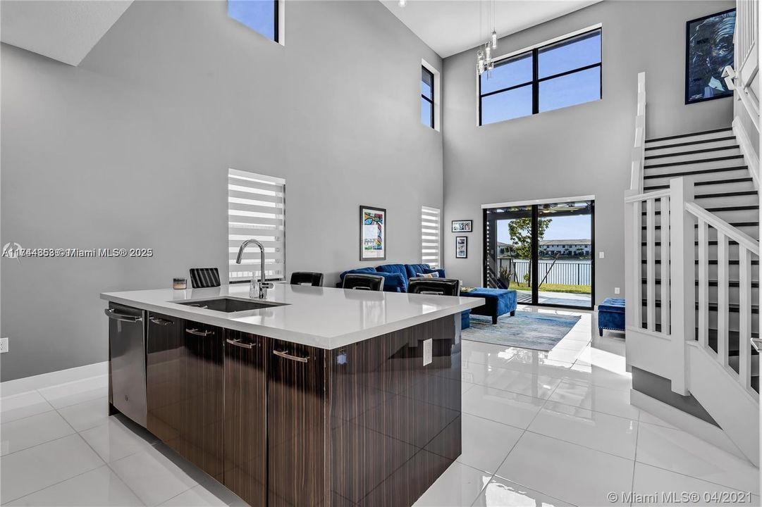 最近租的: $7,000 (5 贝兹, 3 浴室, 3050 平方英尺)