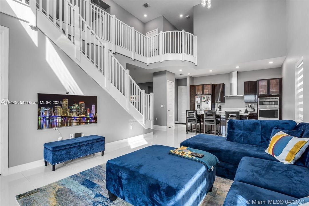 最近租的: $7,000 (5 贝兹, 3 浴室, 3050 平方英尺)